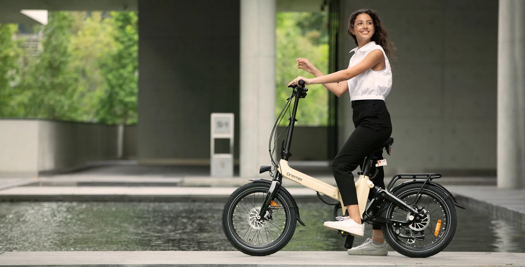 eco electric bicycle XP4 Step-Over 500w Grey Bike Built for both fun and function Green Commuting: How Electric Bicycles
